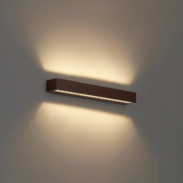 Moderne, rechteckige LED Außenwandleuchte mit Up-and-Down-Lichteffekt.