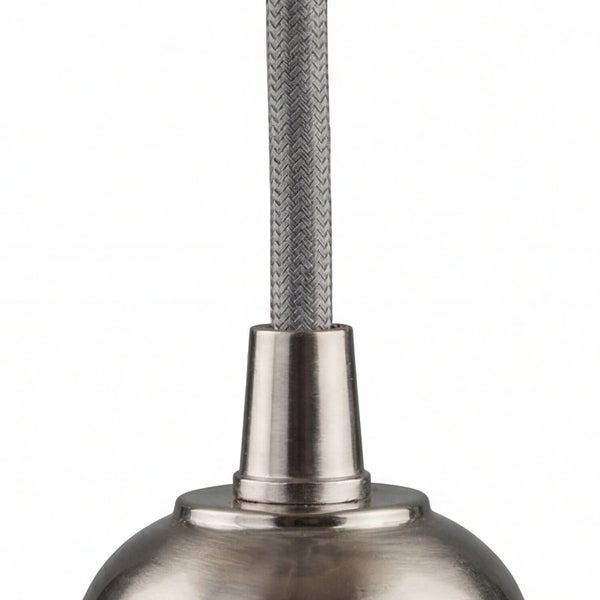 Detailansicht einer Hängelampe mit Textilkabel