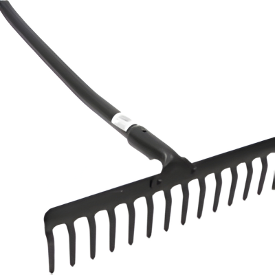 Schwarzer Gartenrechen aus Metall mit langem Stiel.