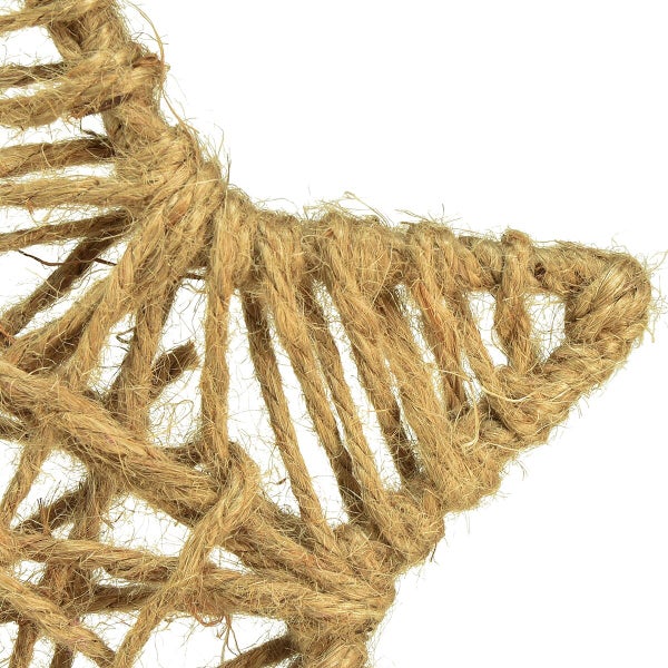 Detailansicht eines dekorativen Sterns aus geflochtenem Naturfaserseil