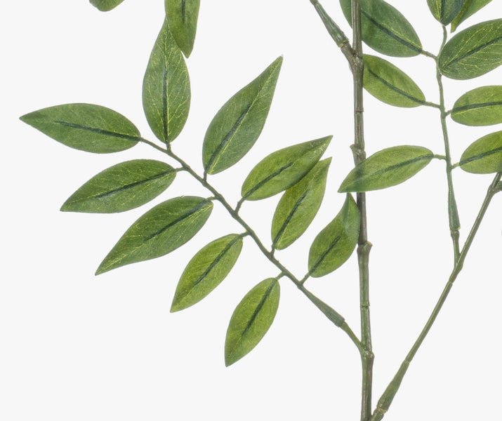 Künstliche Zimmerpflanze Ficus lyrata mit großen grünen Blättern und verzweigtem Stamm.