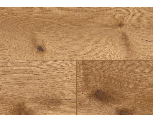 Verlegte Bodenfliesen mit Steinoptik