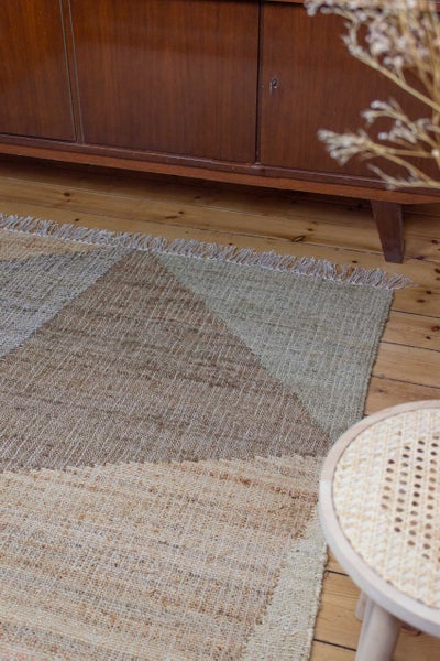 Handwebteppich Sand Taupe Braun aus Naturfaser Vincent Green Looop 130x190 cm