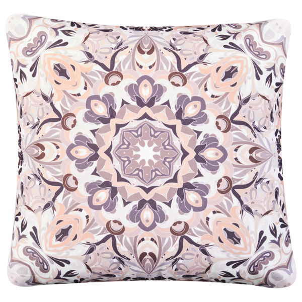Quadratisches Zierkissen mit symmetrischem Mandala-Muster und floralen Elementen aus Stoff.