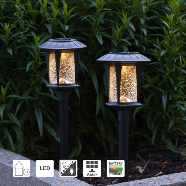 Zwei Solarleuchten mit LED und Bewegungssensor im Garten.