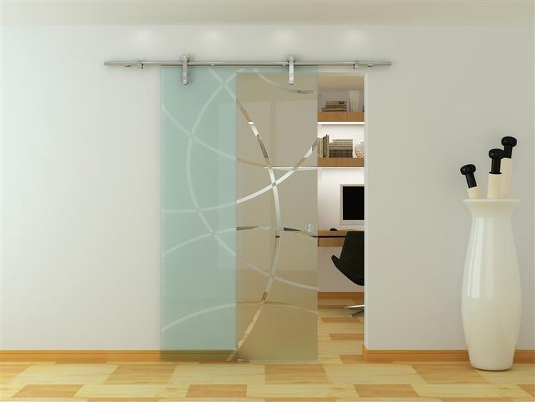 Detailaufnahme einer Glasschiebetür mit rundem Griff