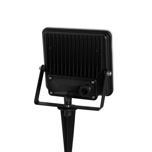 Rückansicht eines LED-Außenstrahlers mit Kühlrippen, Montagebügel und Erdspieß für die Gartenbeleuchtung.