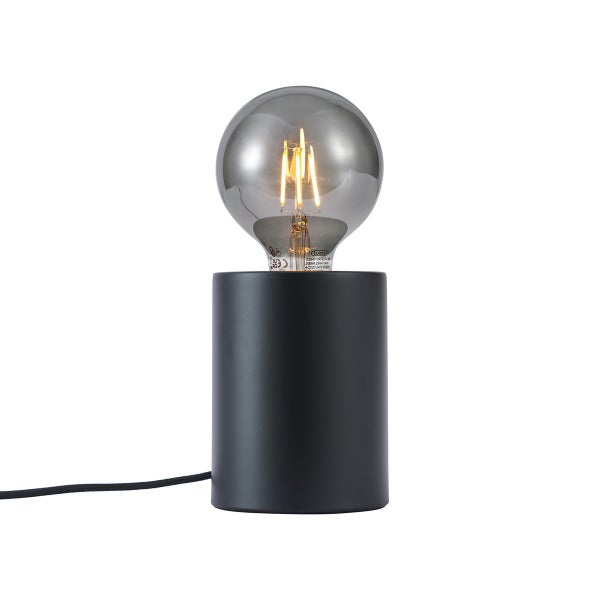 Tischleuchte mit schwarzem zylindrischem Sockel und einer dekorativen LED-Filamentlampe in Globe-Form.