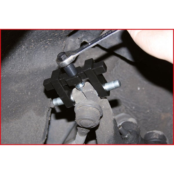 Werkzeugsatz mit verschiedenen Größen und Werkzeugen im Koffer