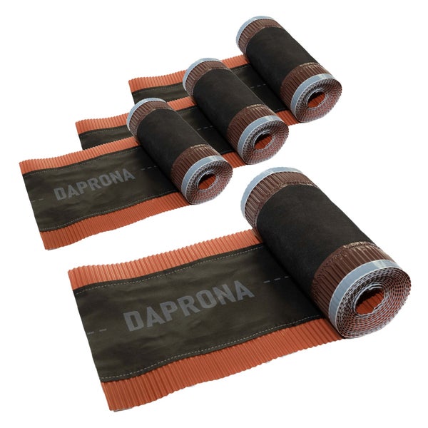 Vier Daprona First- und Gratrollen in Terracotta mit plissierten Kanten und schwarzem Belüftungsgewebe.