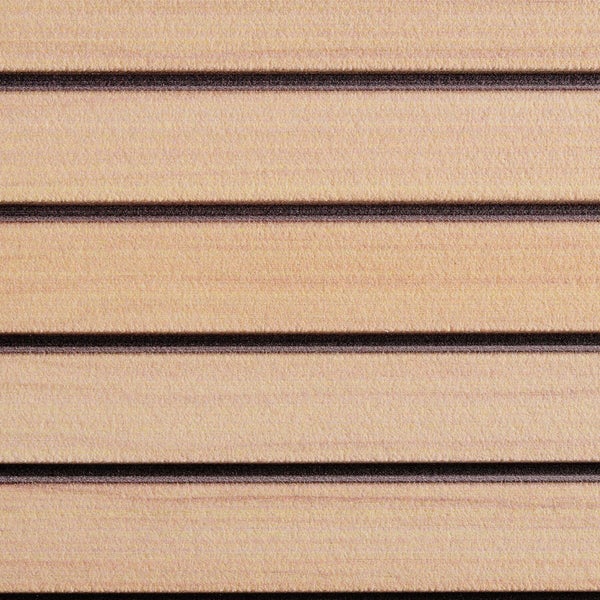 Strukturierte Oberfläche einer Holzdiele mit regelmäßigen Nutfräsungen als Bodenbelag für den Außenbereich.