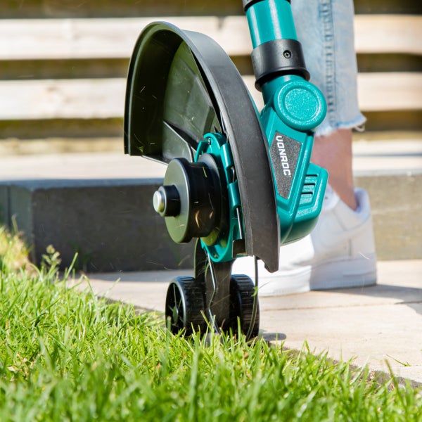 VONROC Rasentrimmer mit Akku 2Ah und Ladegerät - 250mm - Trimmer für Garten mit Kabel - Kantenschneider Rasen - Tap and Go System inkl. 2x4M Drahtspule