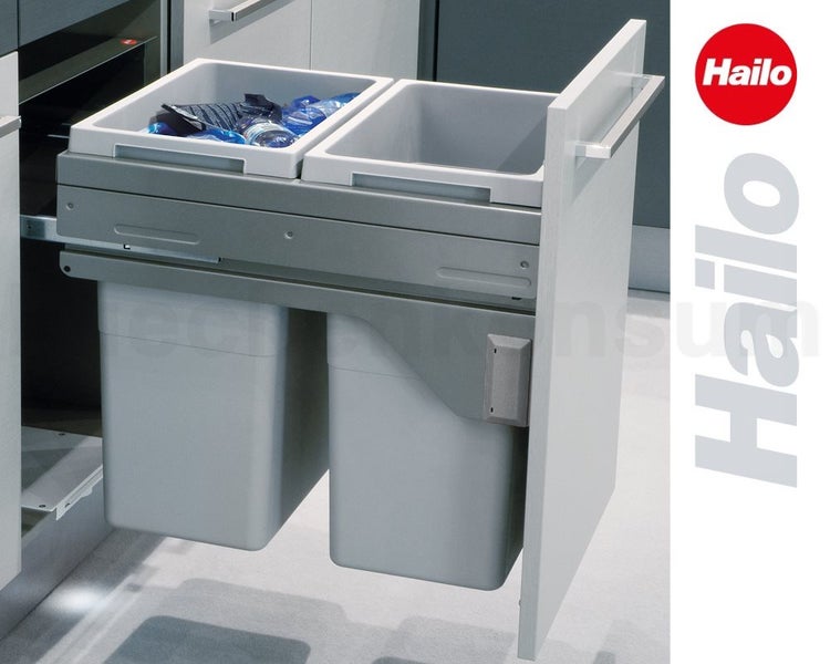 Ausziehbares Hailo Mülltrennsystem mit zwei Behältern für den Einbau im Küchenschrank. Hailo Logo.