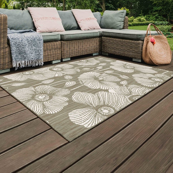 Outdoor-Teppich mit großem floralem Muster und Blütenmotiven in Flachgewebe-Optik.