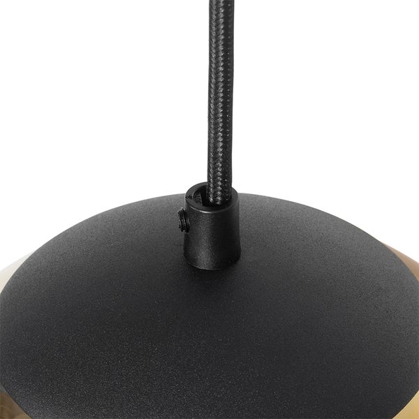 Detail einer Pendelleuchte mit Textilkabel