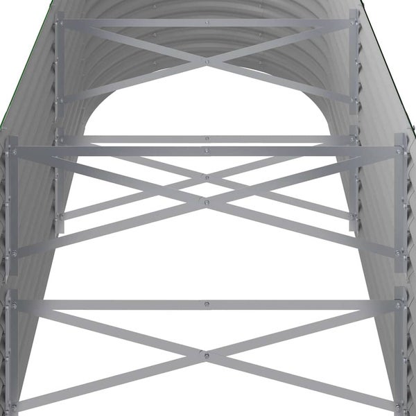 Metallunterkonstruktion für ein Gewächshaus mit bogenförmigem Rahmen und Kreuzstreben zur Stabilisierung.