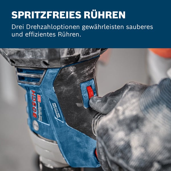 Nahaufnahme einer Person, die einen Bosch Farbmischer mit einer Hand bedient, um spritzfreies Mischen zu gewährleisten.