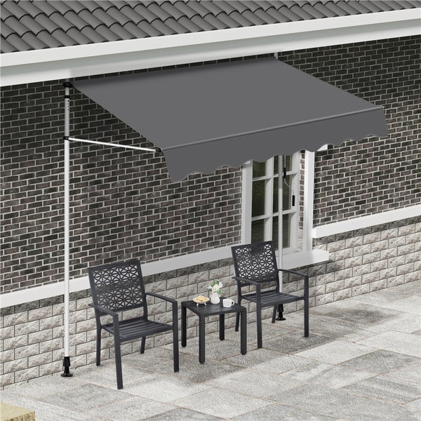 Szene mit einer ausfahrbaren Gelenkarmmarkise über einer Terrasse mit Gartenmöbeln