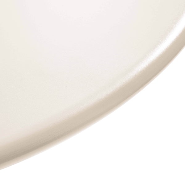 Detailaufnahme der glatten, abgerundeten Oberfläche eines beigefarbenen WC-Sitzes.