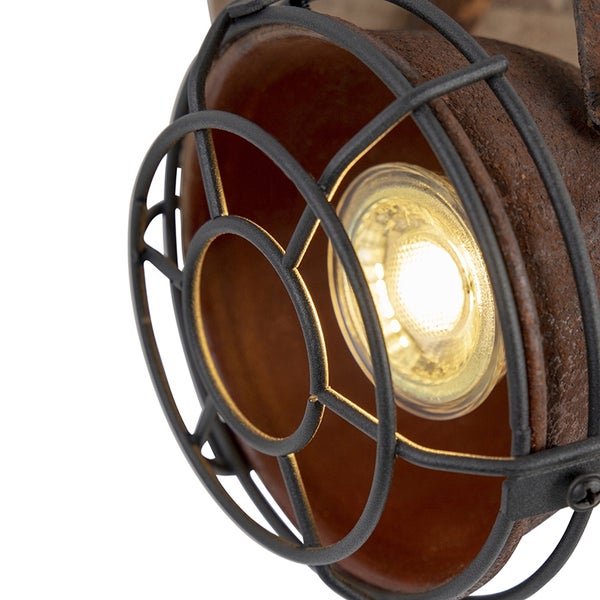 Detailaufnahme einer Deckenleuchte mit Metallschutzgitter und Leuchtmittel