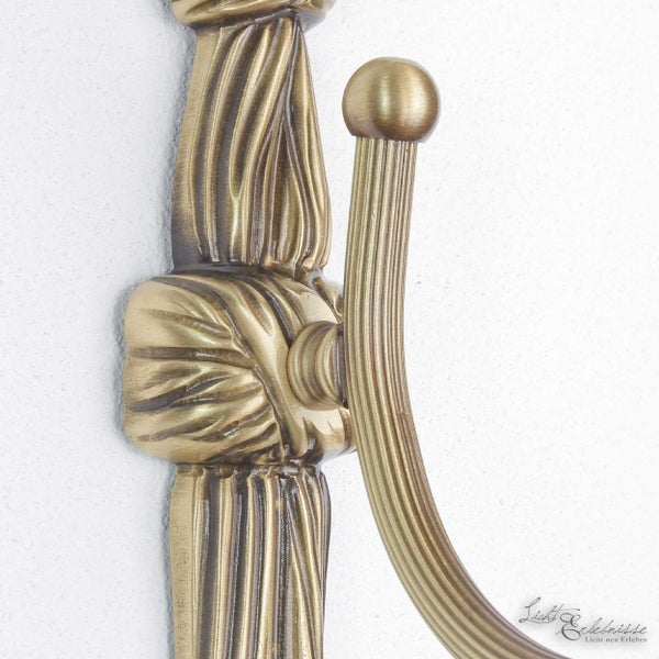 Goldfarbener Kleiderhaken zur Wandmontage