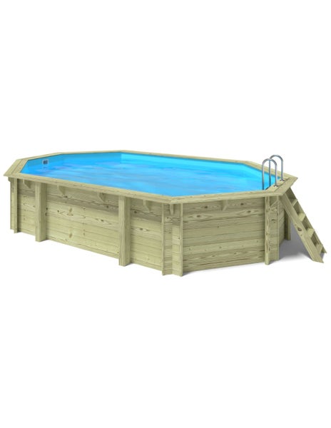 Holzpool mit Leiter und blauem Wasser