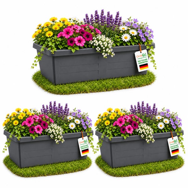 Drei rechteckige Pflanzkästen aus Kunststoff mit Blumenbepflanzung und Etikett vom deutschen Verkäufer Ondis24 auf künstlicher Grasfläche.