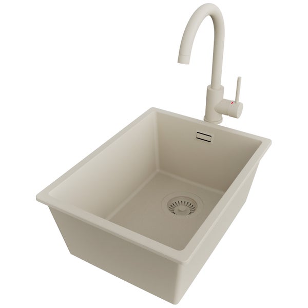 Spüle aus Quarzkomposit mit Armatur