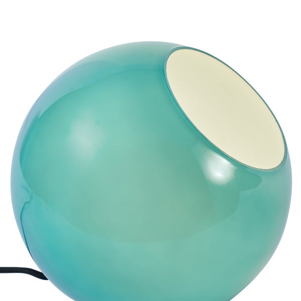 Kugelförmige Tischleuchte in Türkis mit flacher Lichtaustrittsfläche.