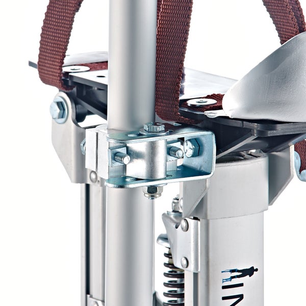 Detailansicht einer Aluminium-Trockenbaustelze mit verstellbarer Beinstange, Fersenhalterung und Textilgurten.