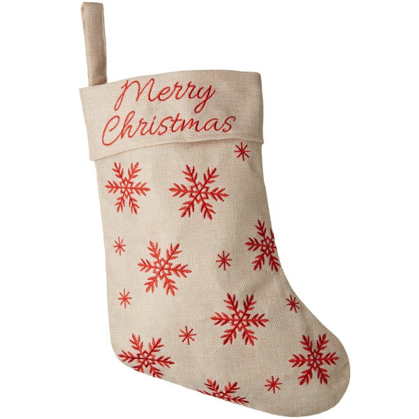 Nikolausstiefel aus Stoff mit gesticktem Merry Christmas Schriftzug und Schneeflocken-Motiven, inklusive Aufhängeschlaufe.