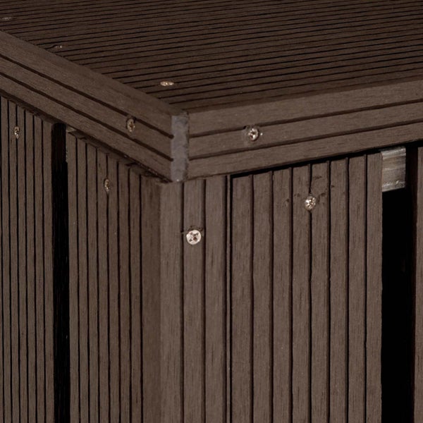 Detailansicht einer Gartenbox aus Holz mit Schrauben