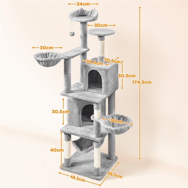 Grauer Kratzbaum mit Liegeflächen, Höhlen und Hängematte für Katzen, Maße sind eingezeichnet