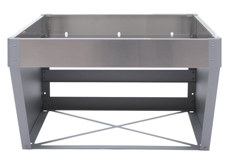 Hochbeet-Unterbau aus Metall mit stabilisierenden Kreuzstreben am Boden.