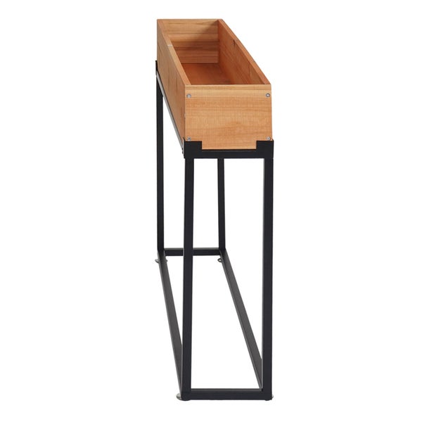 Hochbeet aus Holz mit schwarzem Metallgestell in schmaler, rechteckiger Form.
