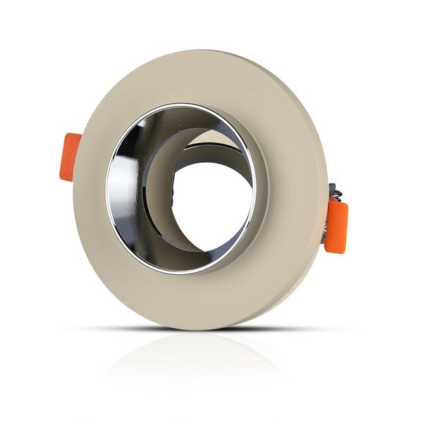 Runder Einbaustrahler in Beige mit schwenkbarem Innenring in Chromoptik und orangefarbenen Montagefedern.