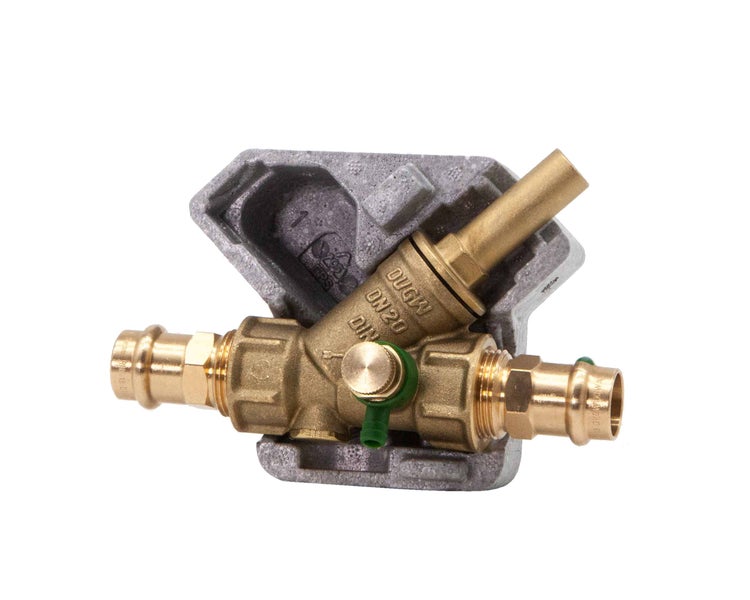 Messing-Armatur Nennweite 20 mit Wärmedämmschale und Pressanschlüssen.