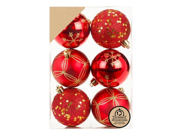 Set mit sechs Weihnachtskugeln aus Kunststoff mit verschiedenen Verzierungen in einer Verpackung mit Umweltzeichen für recyceltes Material