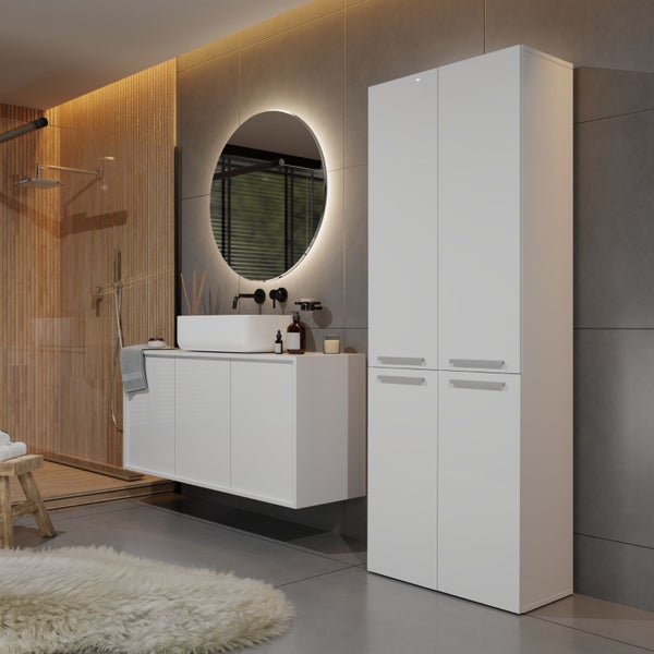 Modernes Badezimmer mit Waschbeckenunterschrank, Hochschrank und runder Spiegelbeleuchtung