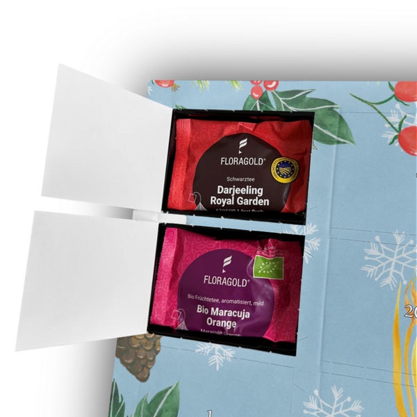 Mr. & Mrs. Panda Tee Adventskalender Huhn Stolz - Blau Pastell