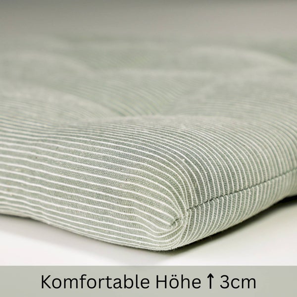 Gestreiftes Sitzkissen mit einer Höhe von 3 Zentimetern.