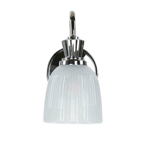 Wandleuchte mit geriffeltem Lampenschirm