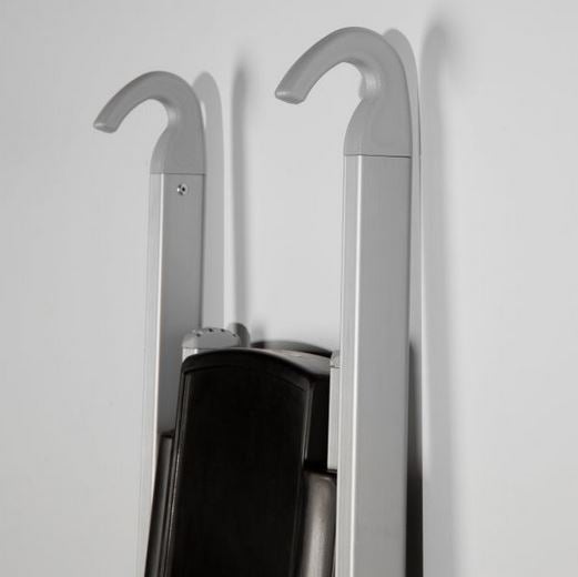 Detailansicht einer Anlegeleiter mit Einhängevorrichtung für die Wandmontage