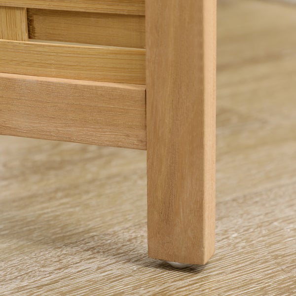 Detailansicht eines Möbelstücks aus Holz