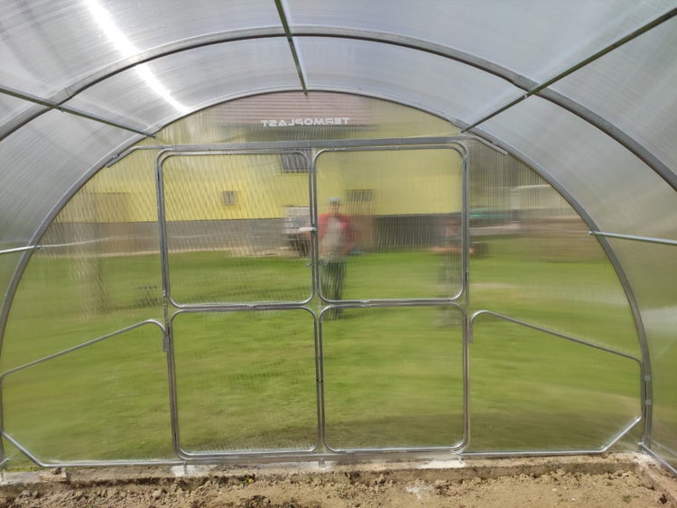 Gewächshaus mit Türansicht