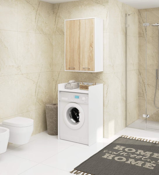 Badezimmer mit Waschmaschine, Hängeschrank, Toilette und Dusche