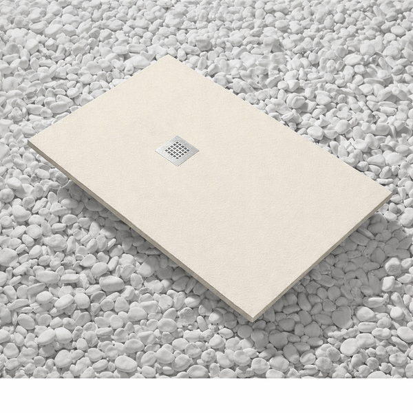 Rechteckige beige Duschwanne mit strukturierter Oberfläche und quadratischem Ablauf.