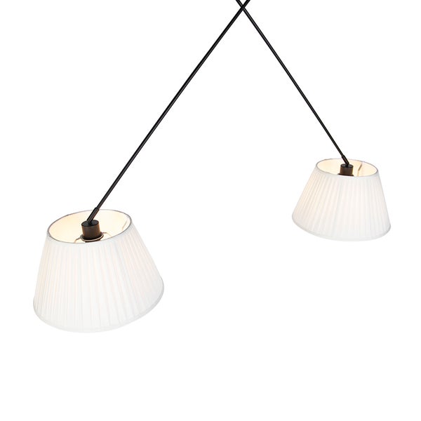 Zweiflammige Pendelleuchte mit plissierten Stoffschirmen und schwarzen Metallarmen.