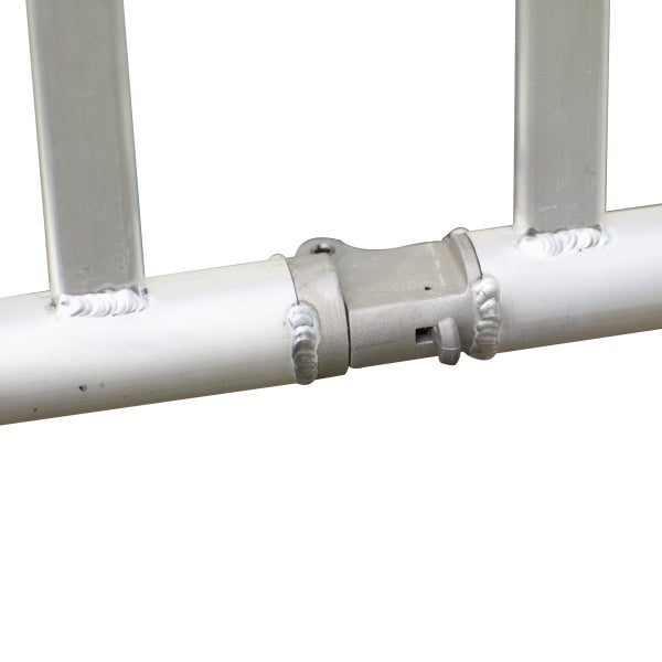 Detailansicht einer Gerüstkupplung an einem Metallgerüst