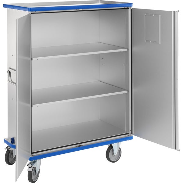 Mobiler Schrankwagen aus Aluminium mit zwei Türen, zwei Fachböden, vier Rollen und Stoßschutzprofilen.